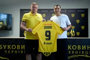 Коутинью официально воссоединился с Неймаром и перешел в “Сантос”